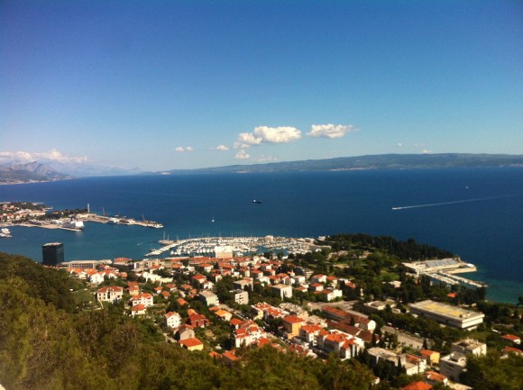 weiter Blick über einen Teil der Stadt und man sieht sogar die Erdkrümmung ;)