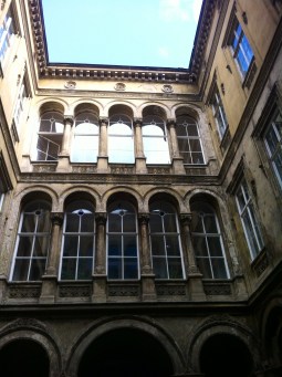 foto-5-1 Im Hinterhof Magyar utca